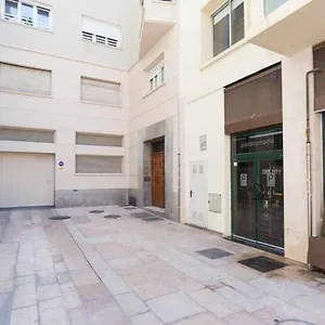 https://apartamento-premium-junto-a-catedral-malagasimple.1costadelsol.com